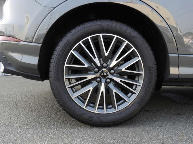 Audi Q3 10