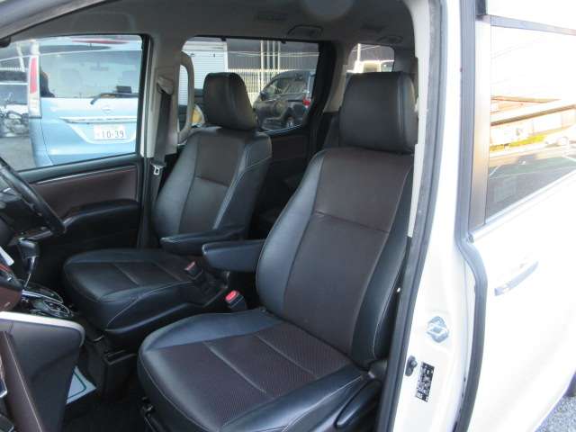 Toyota Esquire 11
