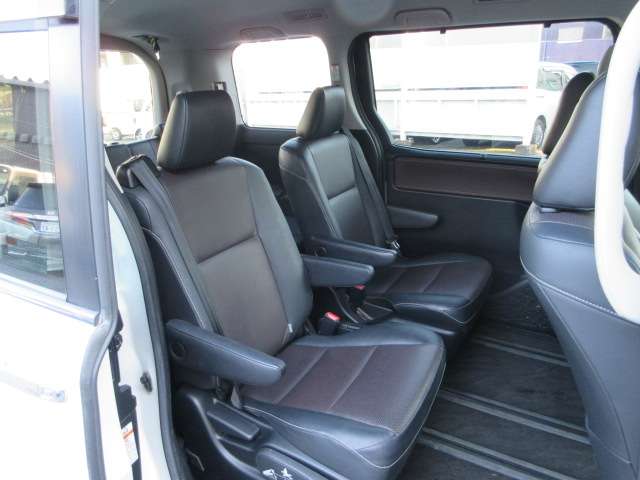 Toyota Esquire 12