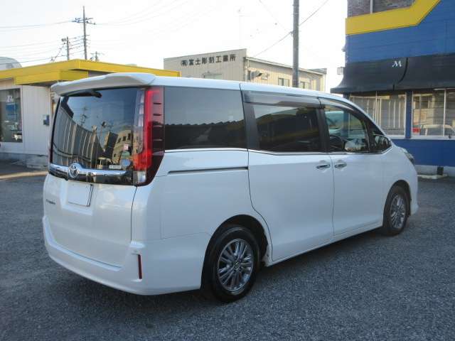 Toyota Esquire 6