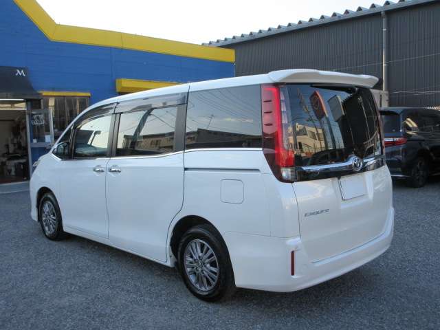 Toyota Esquire 9