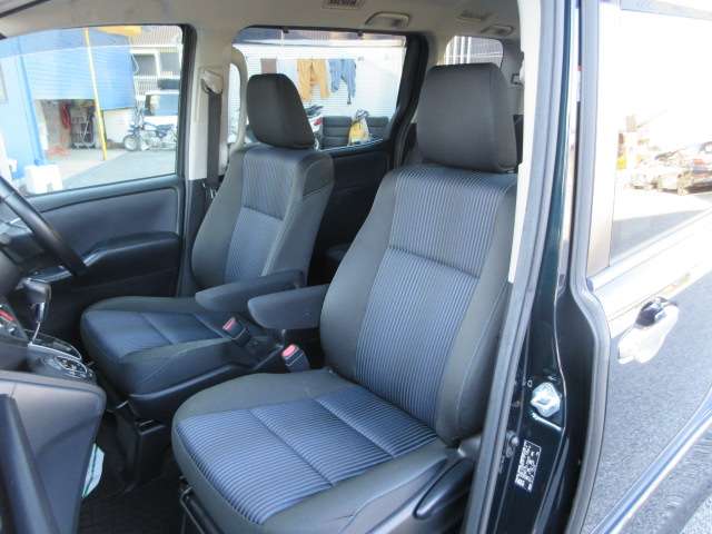 Toyota Voxy 11