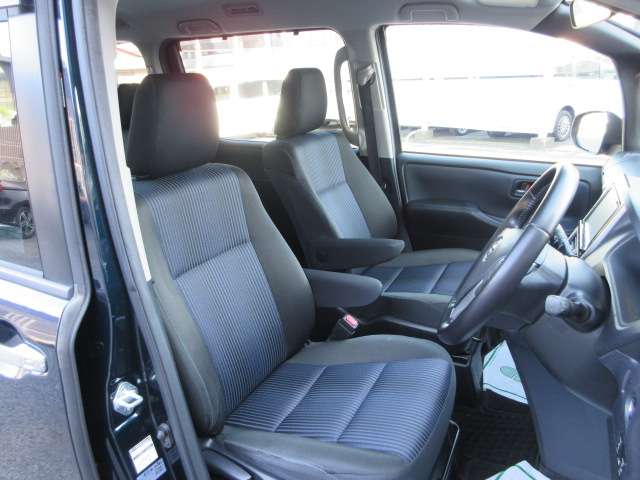 Toyota Voxy 10