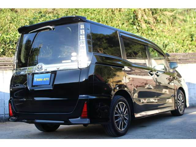 Toyota Voxy 11
