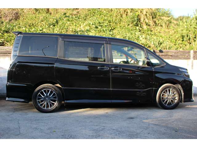 Toyota Voxy 8