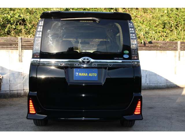 Toyota Voxy 10