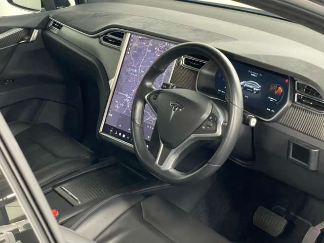 Tesla モデルX 8
