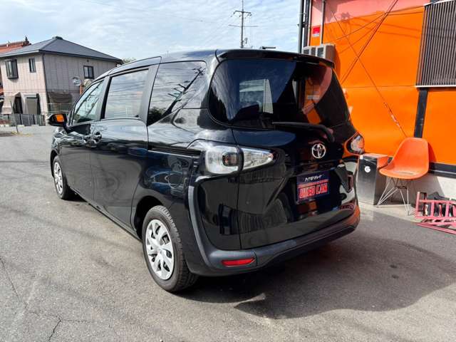Toyota Sienta 7