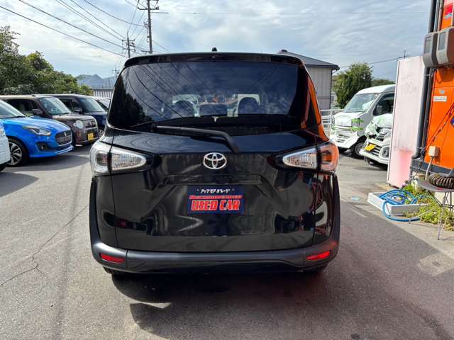 Toyota Sienta 8
