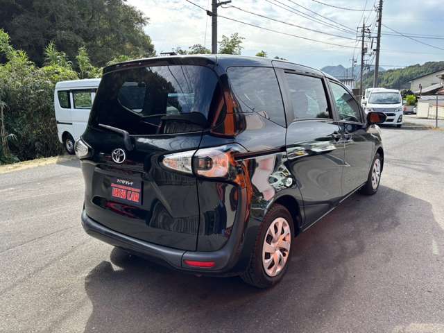 Toyota Sienta 9