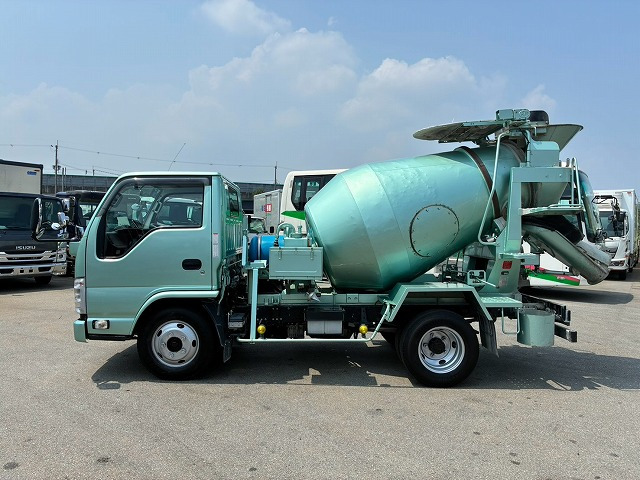 Isuzu Elf 12