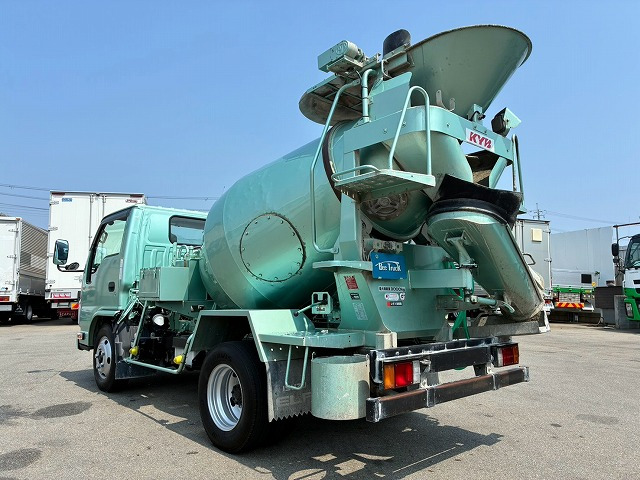 Isuzu Elf 9