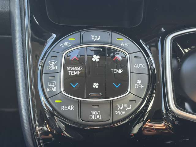 Toyota Voxy 8
