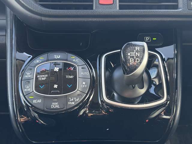 Toyota Voxy 9