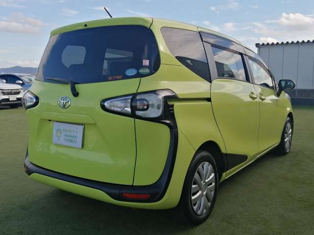 Toyota Sienta 11
