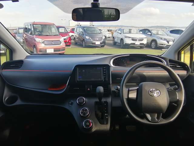 Toyota Sienta 6
