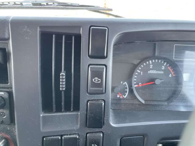 Isuzu Elf 12