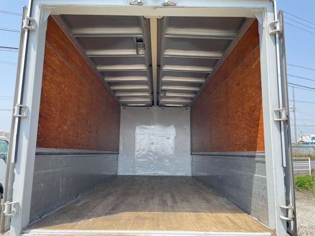 Isuzu Elf 4