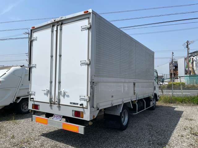 Isuzu Elf 6