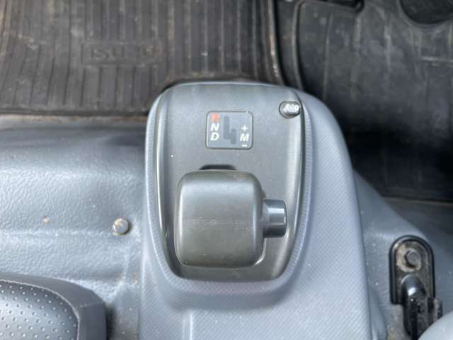 Isuzu Elf 10