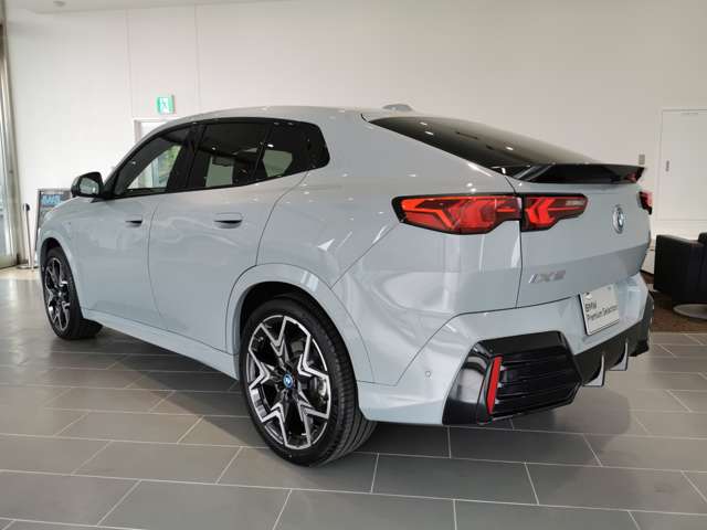 BMW iX2 11