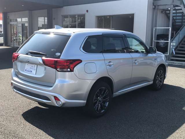 Mitsubishi Outlander PHEV 8