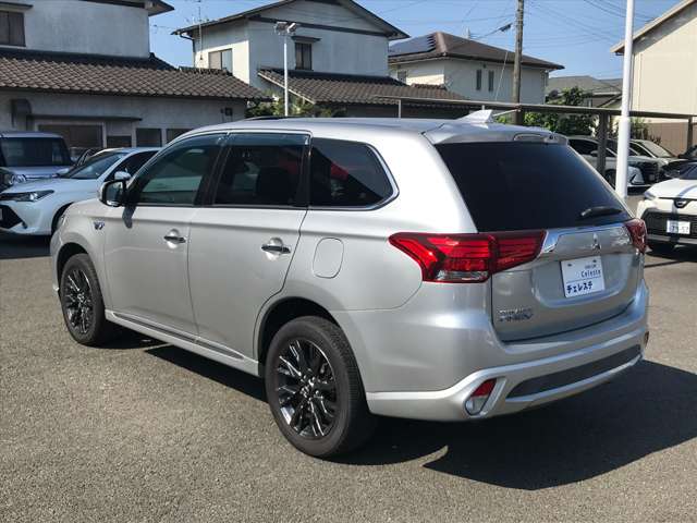 Mitsubishi Outlander PHEV 10