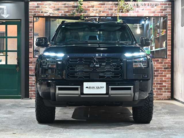 Mitsubishi Triton 2