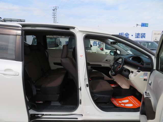 Toyota Sienta 11