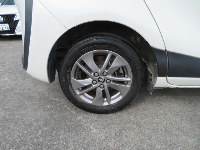 Toyota Sienta 3