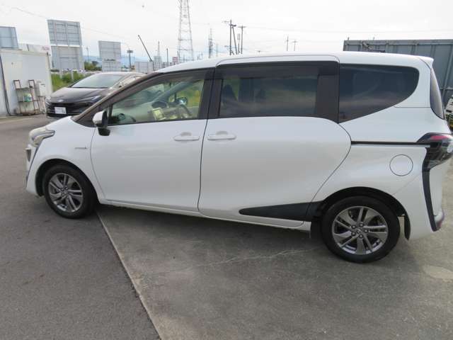 Toyota Sienta 6