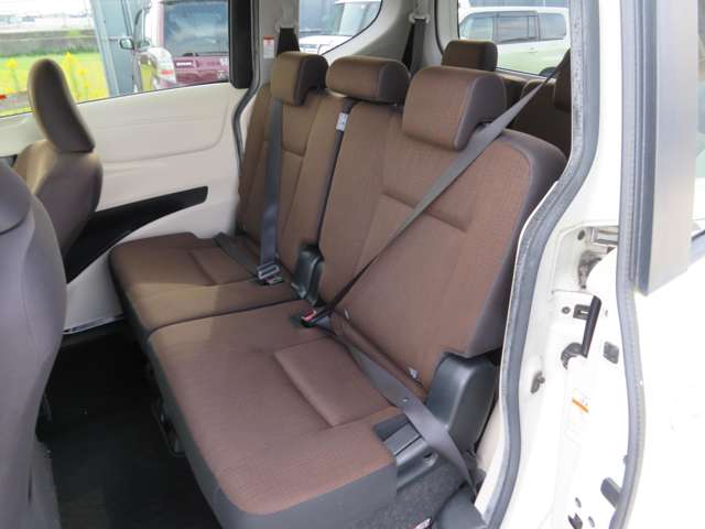 Toyota Sienta 8