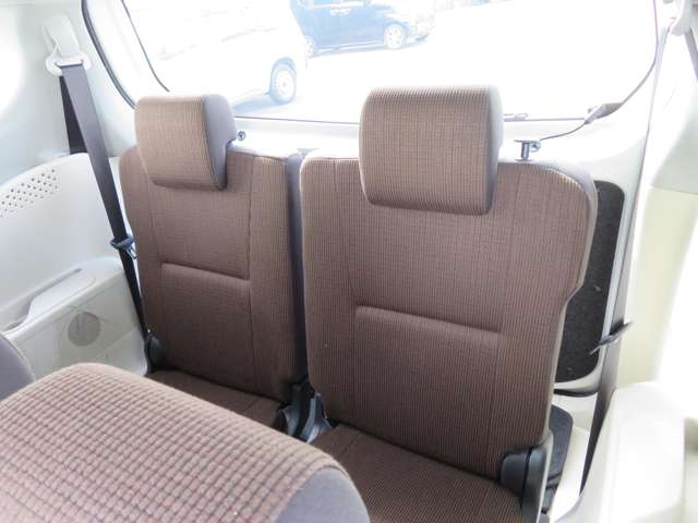 Toyota Sienta 9