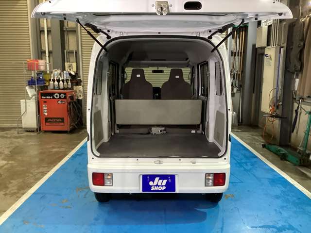 Mitsubishi Minicab Van 11