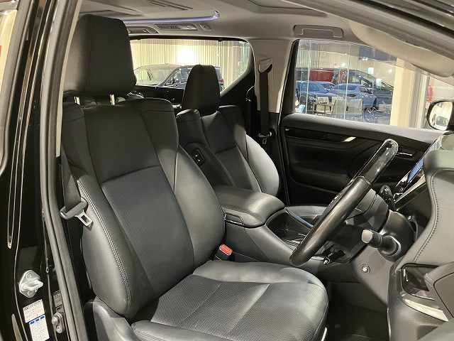 Toyota Vellfire 12
