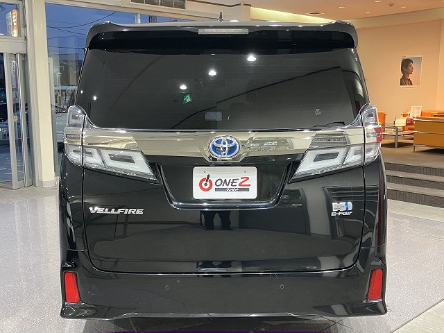 Toyota Vellfire 3