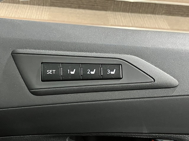 Toyota Vellfire 9