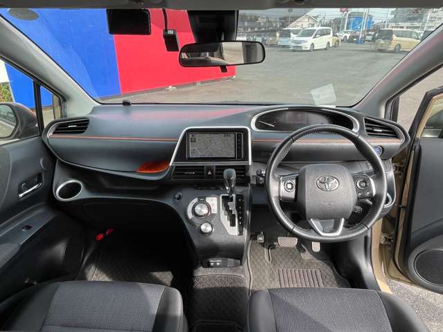 Toyota Sienta 4