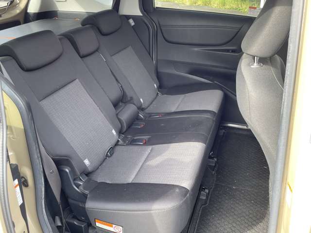 Toyota Sienta 8