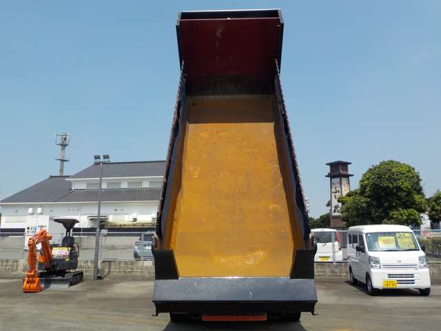 Isuzu Giga 11