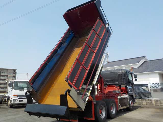 Isuzu Giga 12