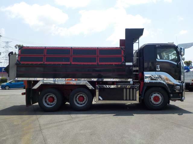 Isuzu Giga 4