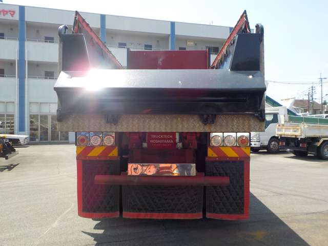 Isuzu Giga 6