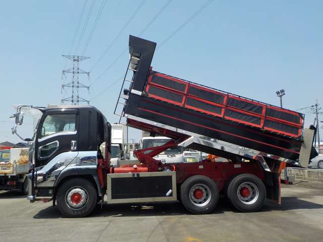 Isuzu Giga 8
