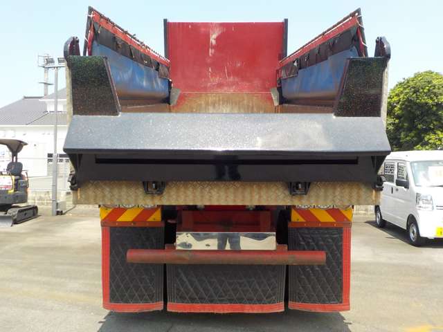 Isuzu Giga 9
