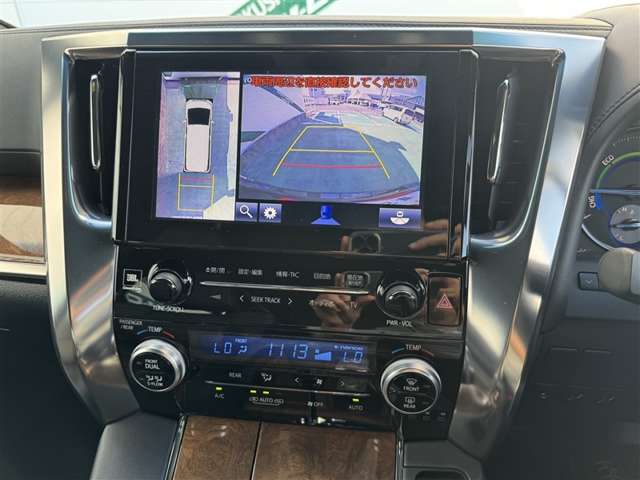 Toyota Alphard 3