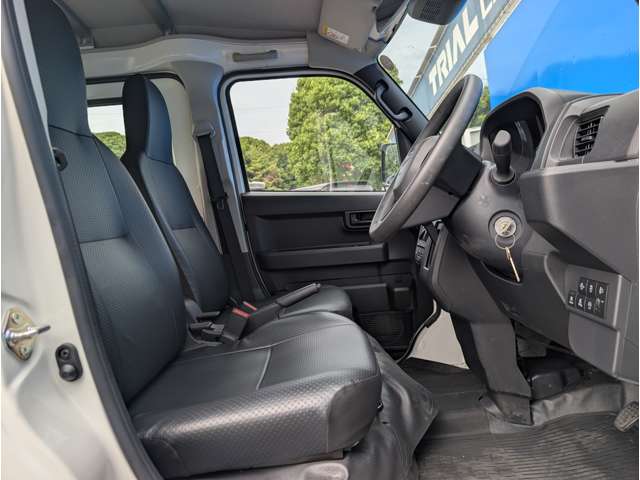 Daihatsu Hijet Cargo 6