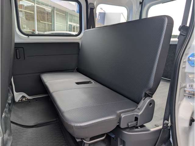 Daihatsu Hijet Cargo 8