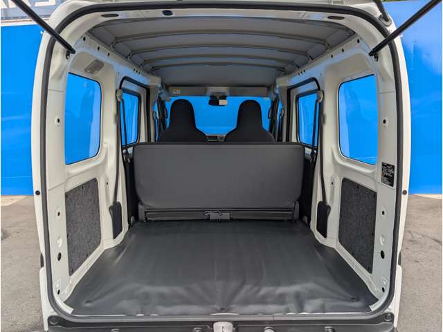 Daihatsu Hijet Cargo 9