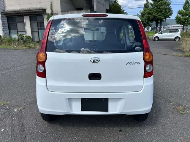 Daihatsu Mira 3
